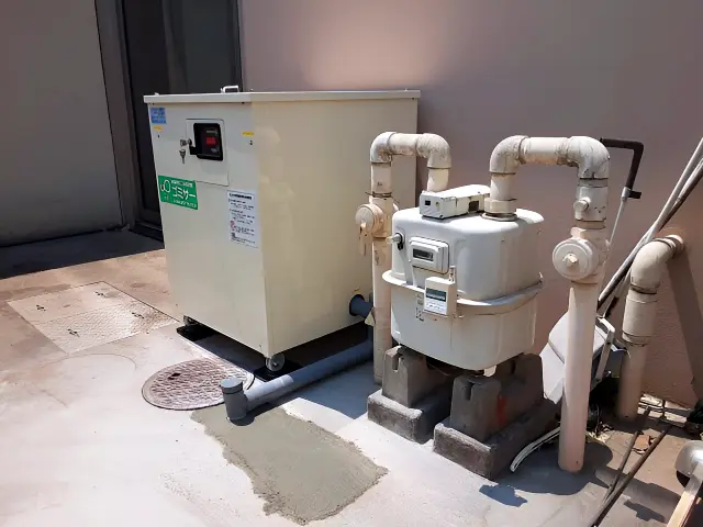 社員食堂に設置された業務用生ゴミ処理機「ゴミサー」GH-20型他社堆肥型からの入れ替え