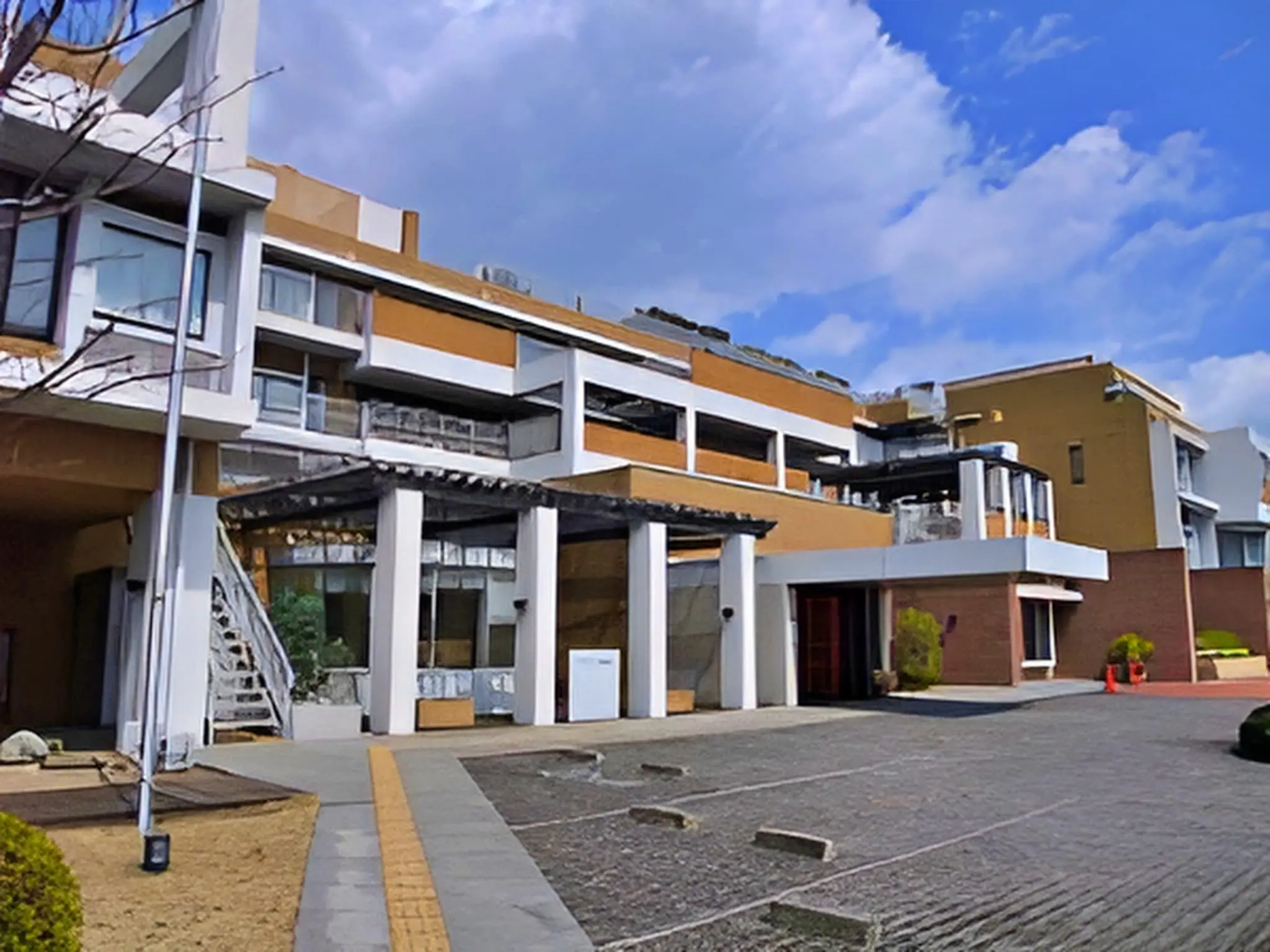 介護付有料老人ホーム サンセール香里園様の清潔感のある外観と、エコムシュウが守る衛生環境