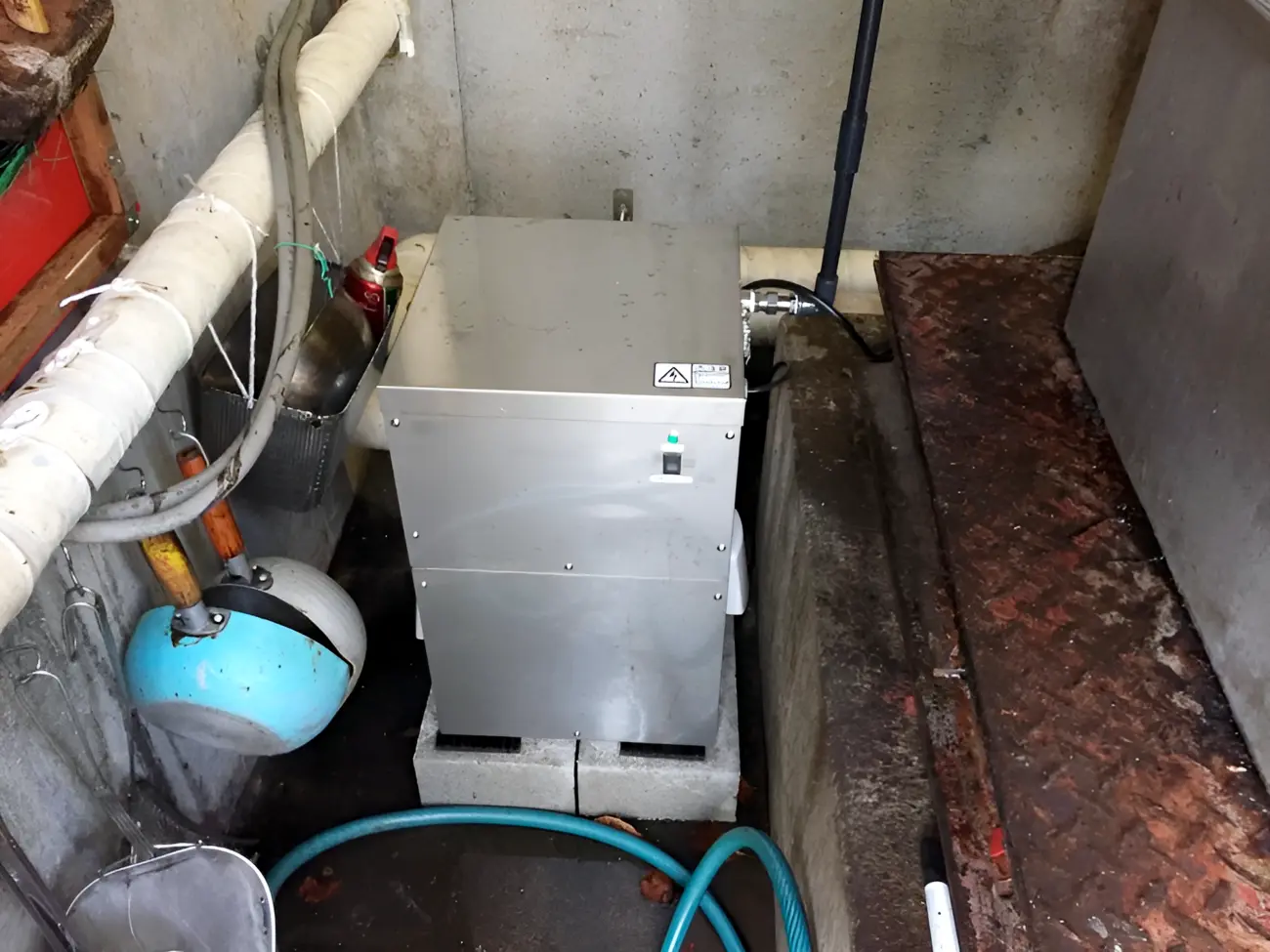 ビアガーデンに屋内設置されたAICグリースオゾナイザー®
