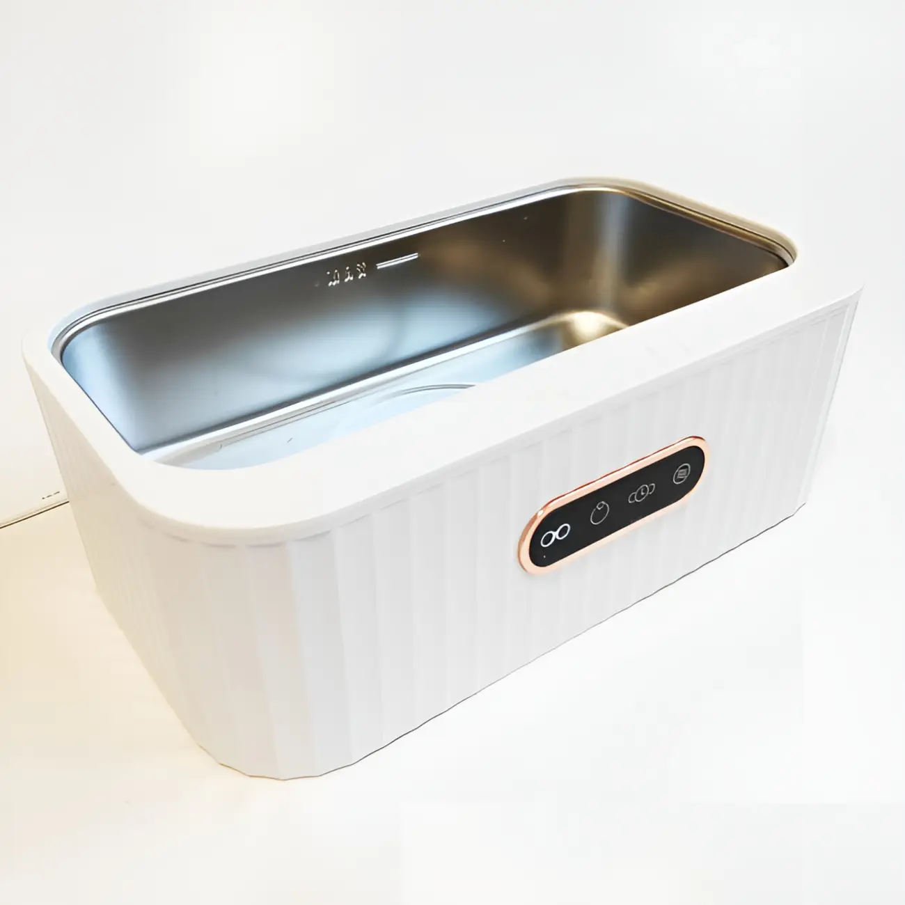 歯科医院に設置された超音波洗浄機。オゾン水を用いた根管治療用器具の強力な精密洗浄イメージ
