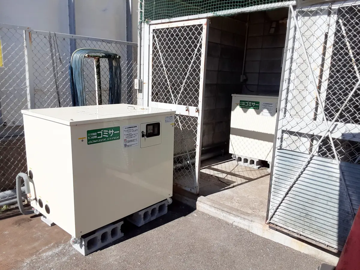 千葉県のショッピングセンターに2台並列設置されたゴミサー GH-35