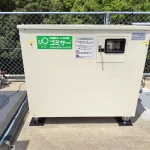 滋賀県の食品工場に導入された業務用生ゴミ処理機「ゴミサー」GH-35型の設置風景