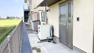 神戸保育園様へ新たに導入された、業務用生ごみ処理機ゴミサー GH-20型の設置現場。堆肥取り出しや水分調整が一切不要な「水化・消滅方式」により、日々の運用負担を劇的に改善しました